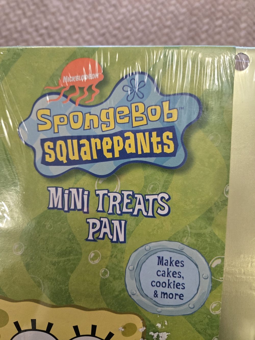 SpongeBob SquarePants Mini Treats Pan - Gold Baking Mold - Picture 4 of 9